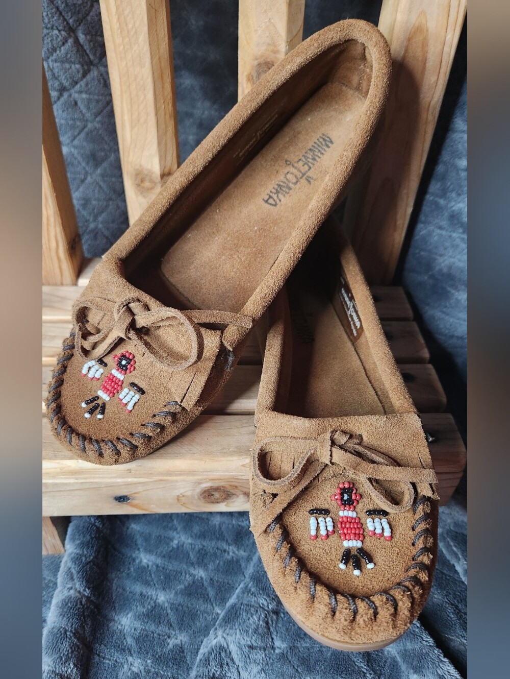 Minnetonka Thunderbird Brown Suede Beaded Moccasin Slippers Women's Size 8